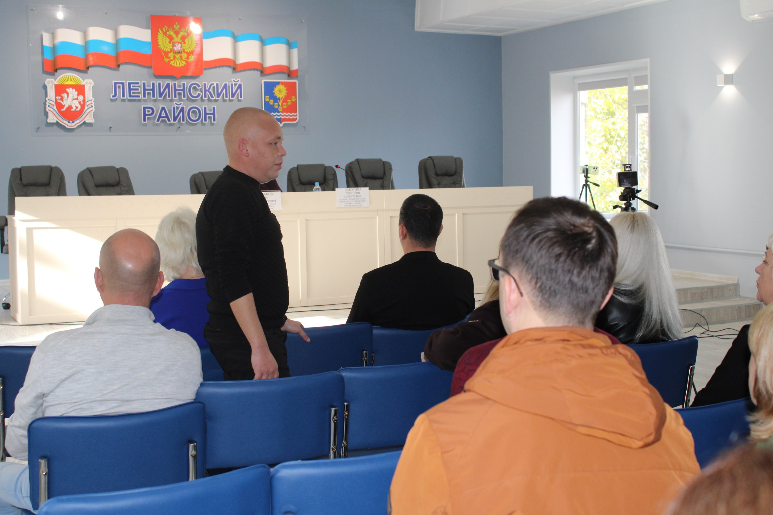 Игорь Крутьков провёл еженедельное аппаратное совещание Игорь Крутьков провёл еженедельное аппаратное совещание