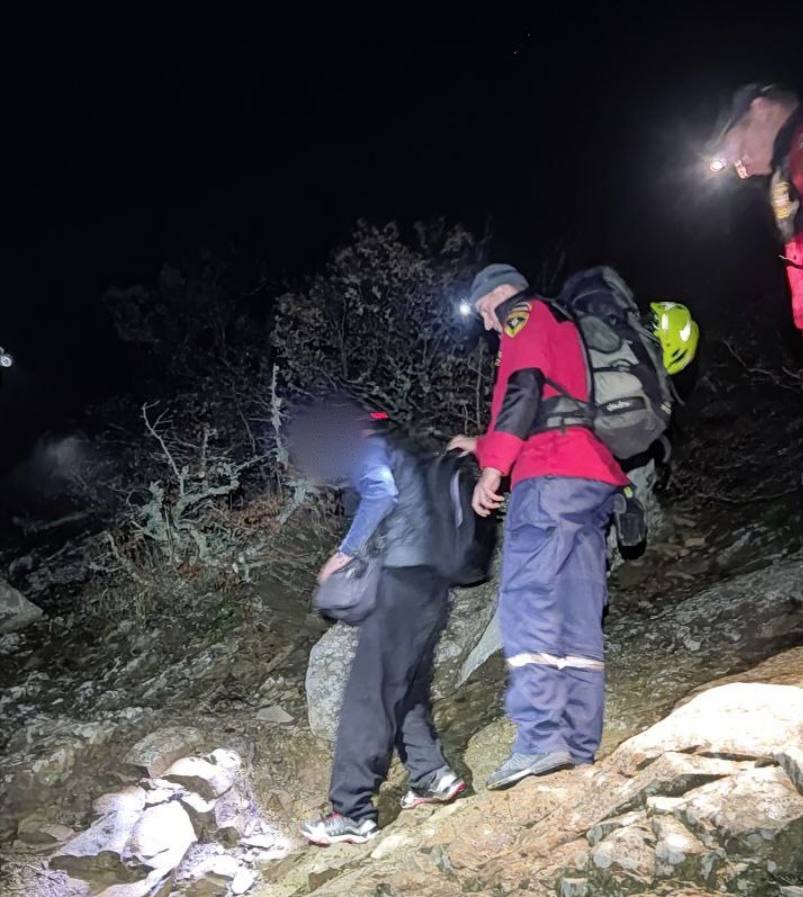 Спасатели эвакуировали заблудившегося на горе Аю-Даг мужчину
