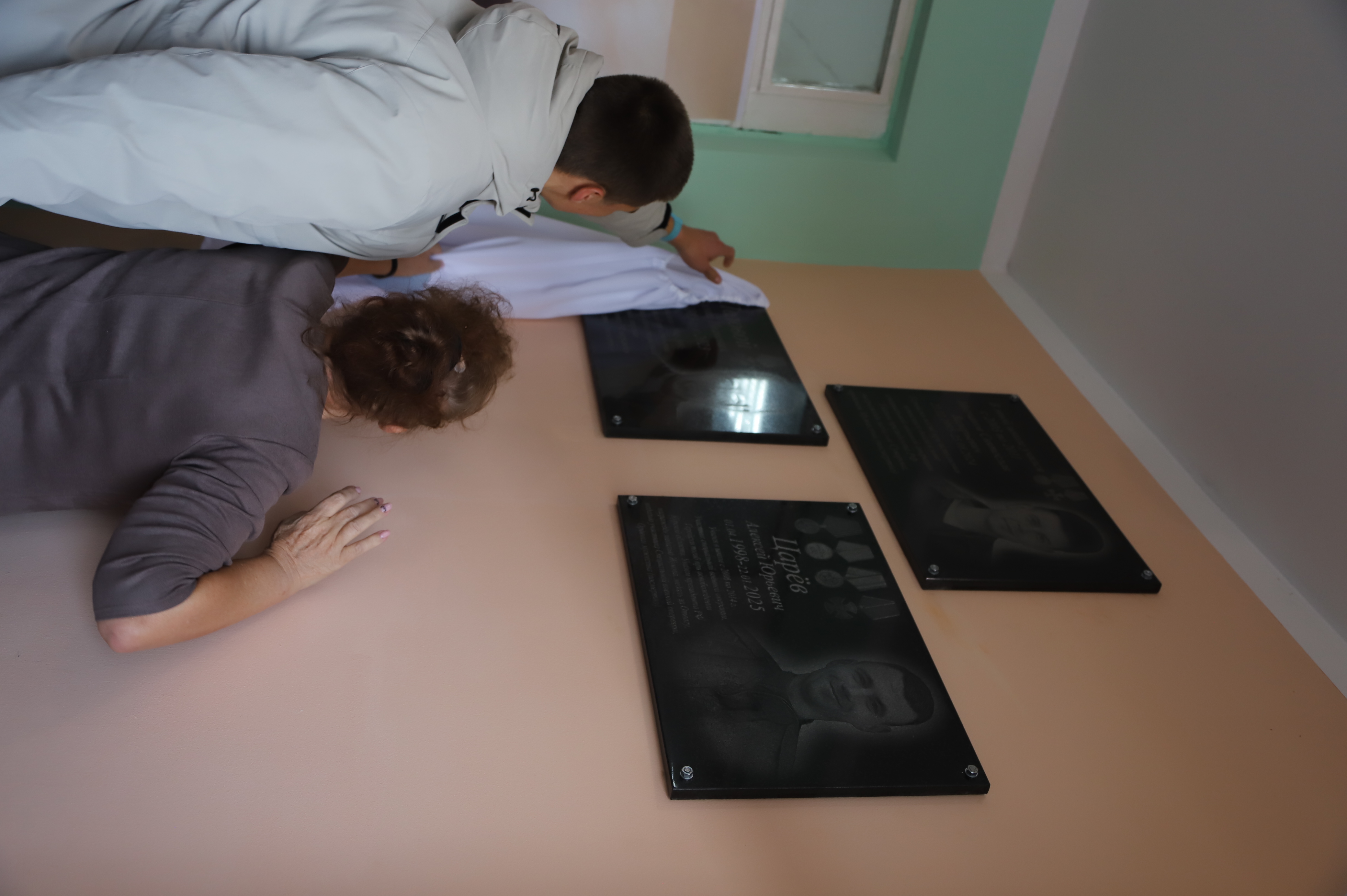 В Табачновской средней общеобразовательной школе состоялась церемония открытия памятных табличек героям СВО В Табачновской средней общеобразовательной школе состоялась церемония открытия памятных табличек героям СВО