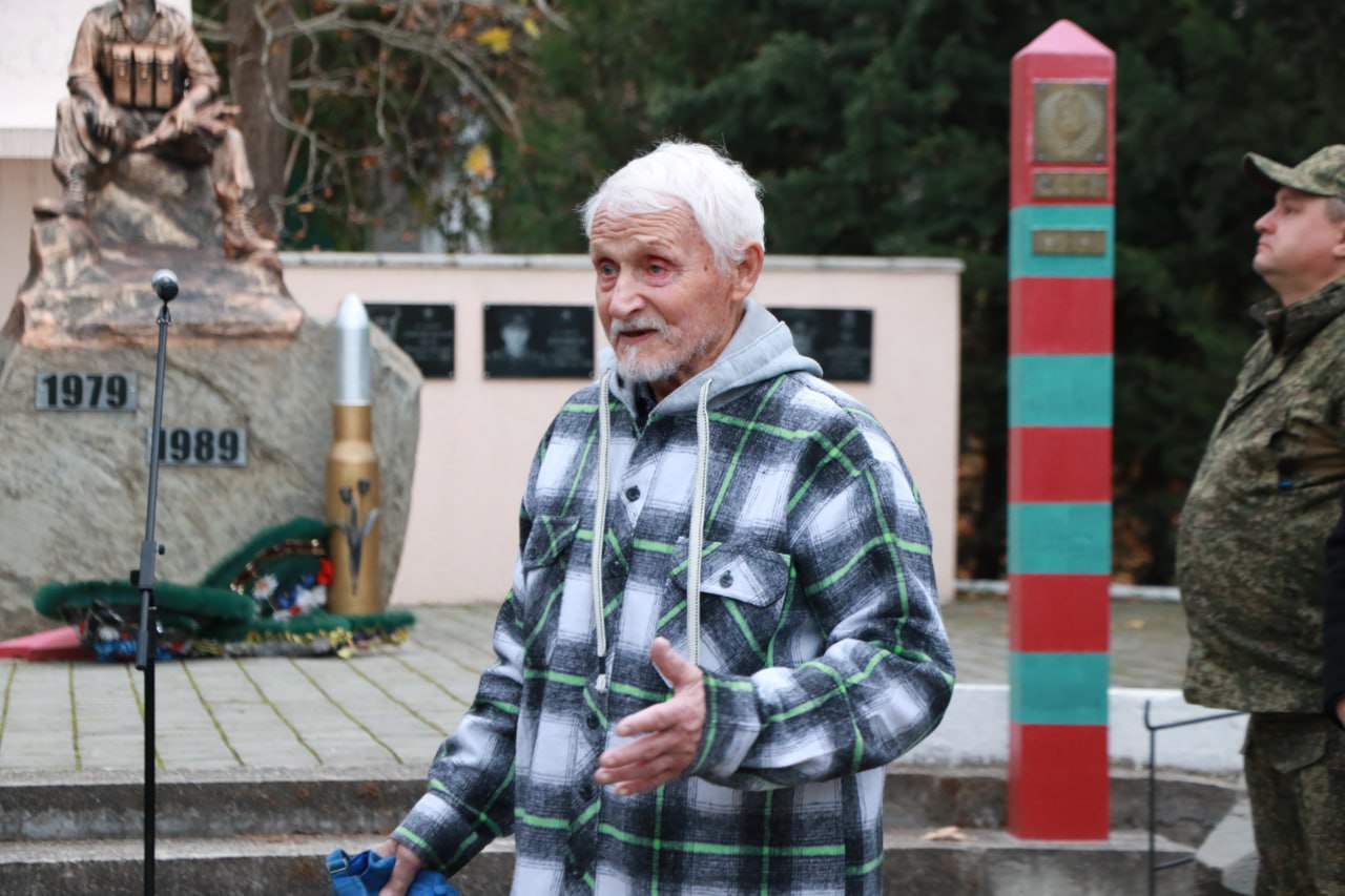 Сегодня в Бахчисарае на Аллее славы прошла церемония торжественной отправки призывников на военную службу — настоящее проявление патриотизма и единства Сегодня в Бахчисарае на Аллее славы прошла церемония торжественной отправки призывников на военную службу — настоящее проявление патриотизма и единства