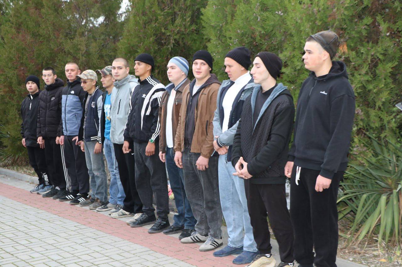 Ольга Урайкина: В честь всероссийского Дня Призывника заместитель председателя Бахчисарайского районного совета Михаил Колкунов принял участие в торжественной отправке призывников на службу на Аллее славы в городе Бахчисарай