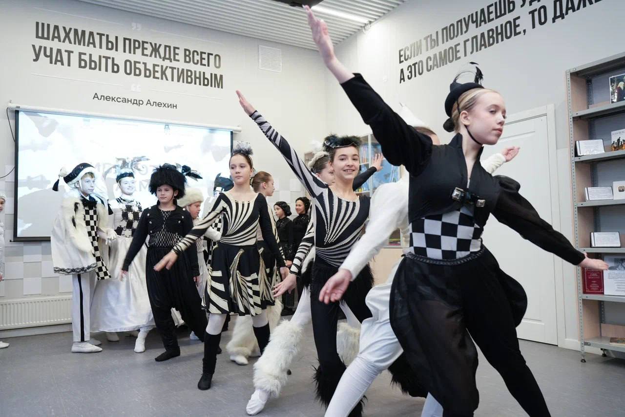 Сергей Карякин: 15 ноября в Москве открылась первая в стране (а может быть и в мире) Библиотека шахмат, а вместе с ней и мой шахматный клуб! Сергей Карякин: 15 ноября в Москве открылась первая в стране (а может быть и в мире) Библиотека шахмат, а вместе с ней и мой шахматный клуб!