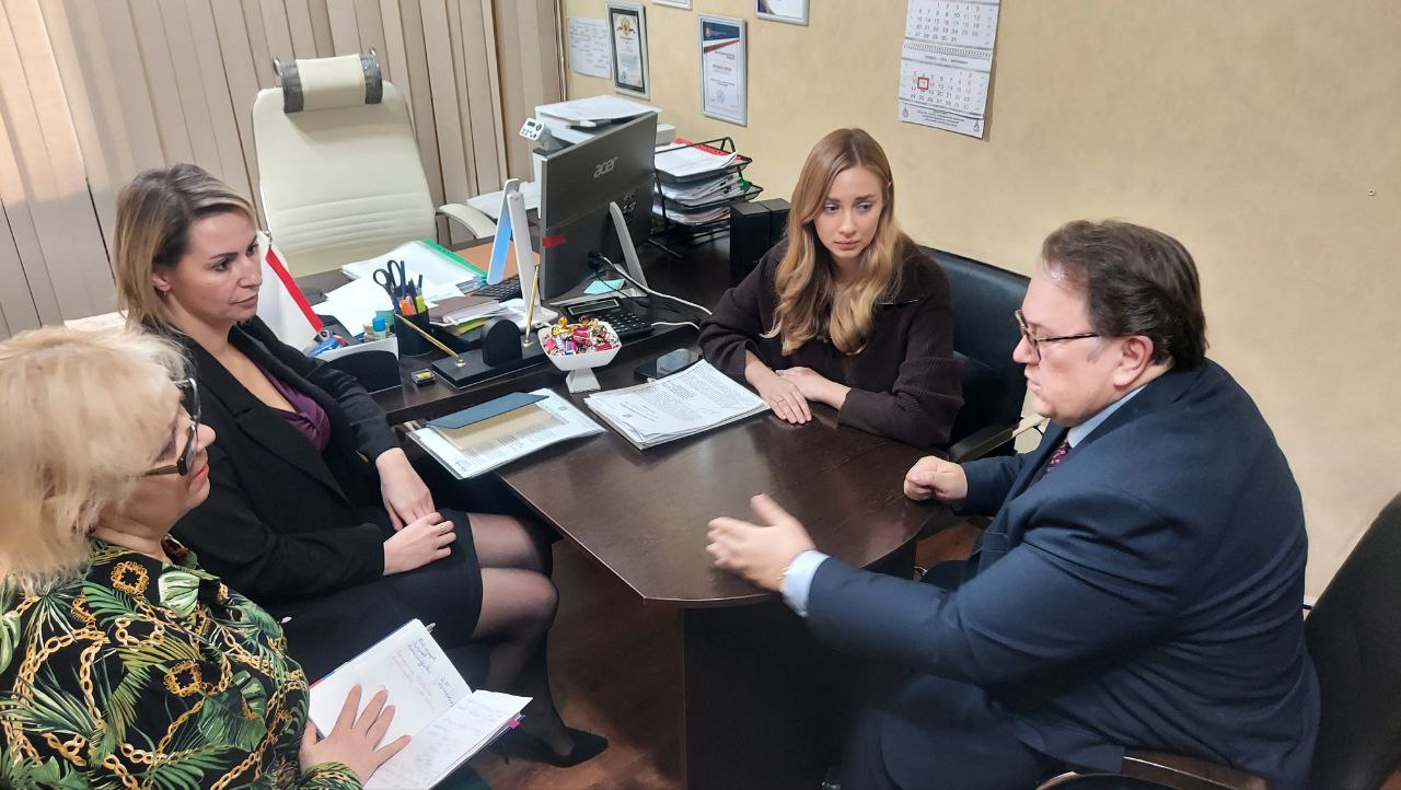 Олег Лобов обсудил реализацию муниципальной программы «Развитие архивного дела на территории муниципального образования городской округ Евпатория» с главой администрации города Евпатории Александром Юрьевым Олег Лобов обсудил реализацию муниципальной программы «Развитие архивного дела на территории муниципального образования городской округ Евпатория» с главой администрации города Евпатории Александром Юрьевым