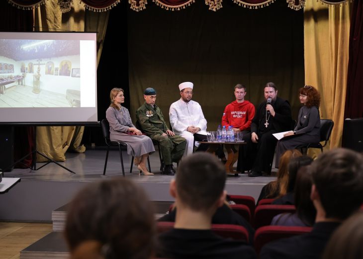 В Симферополе проходит Молодежный межрегиональный форум