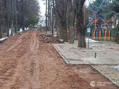 Работа кипит: как в Симферополе благоустраивают парки?