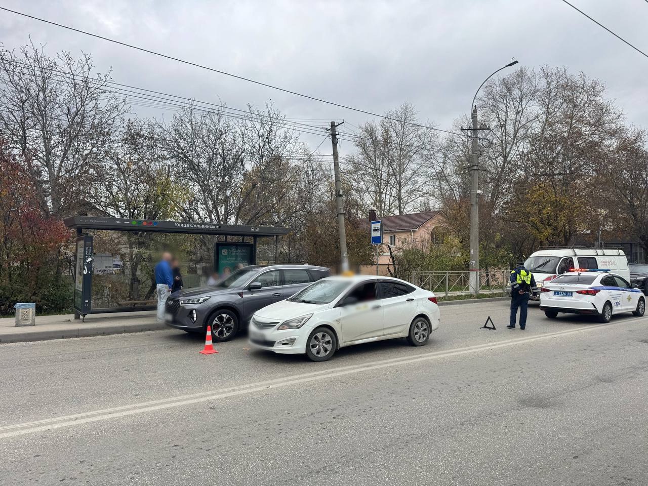 В Симферополе иномарка сбила ребенка, который внезапно выбежал на дорогу