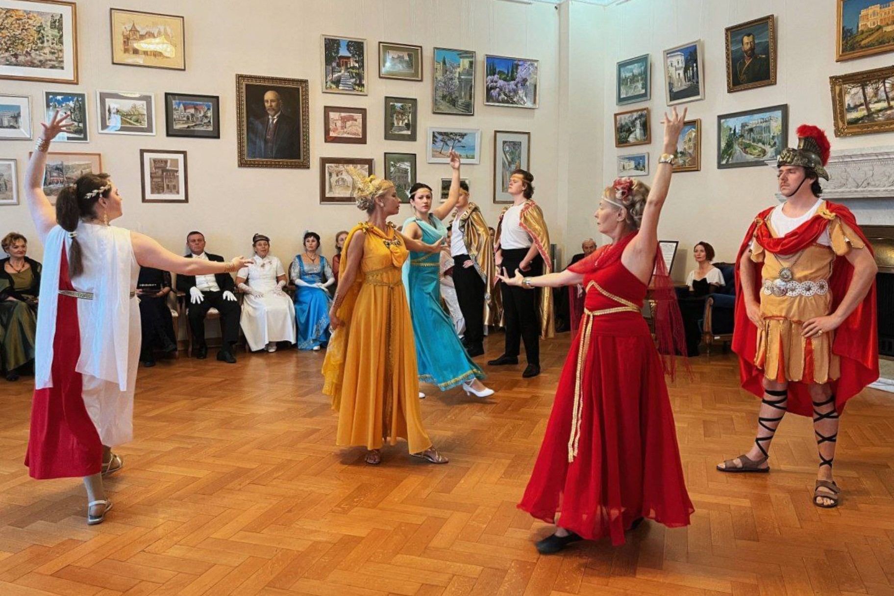 В Ливадийском дворце прошел костюмированный бал