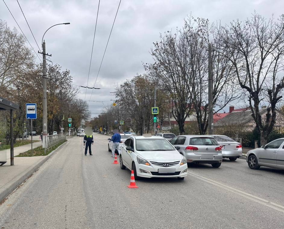 Семилетний мальчик попал под колеса иномарки в Симферополе