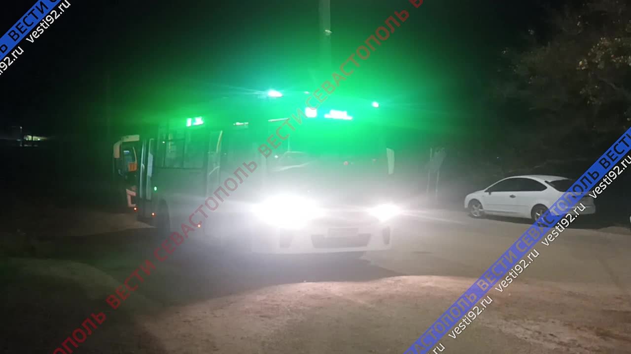 В эти минуты сотрудники дирекции по развитию дорожно-транспортной инфраструктуры Севастополя проверяют регулярность движения транспорта в вечернее время в районе Казачьей бухты