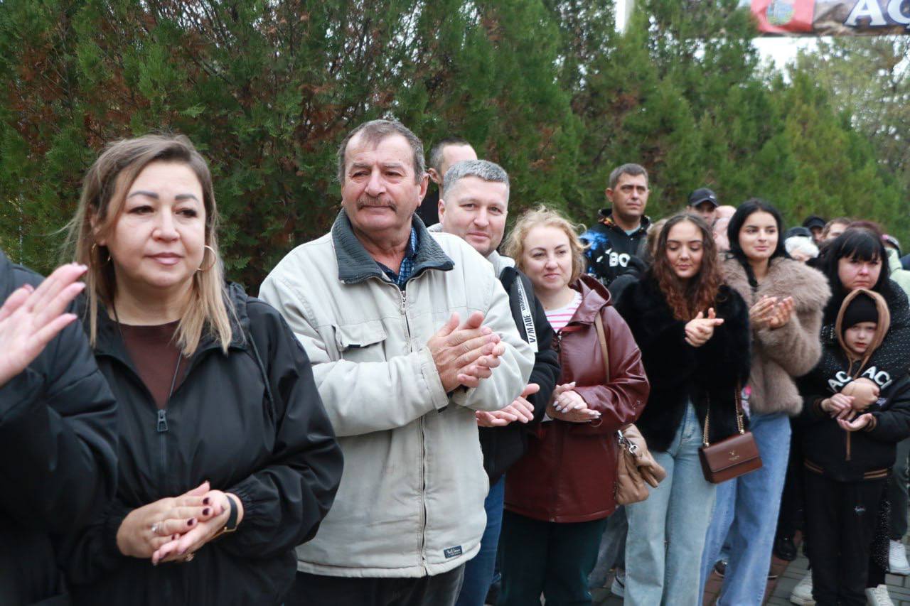 Ольга Урайкина: В честь всероссийского Дня Призывника заместитель председателя Бахчисарайского районного совета Михаил Колкунов принял участие в торжественной отправке призывников на службу на Аллее славы в городе Бахчисарай Ольга Урайкина: В честь всероссийского Дня Призывника заместитель председателя Бахчисарайского районного совета Михаил Колкунов принял участие в торжественной отправке призывников на службу на Аллее славы в городе Бахчисарай