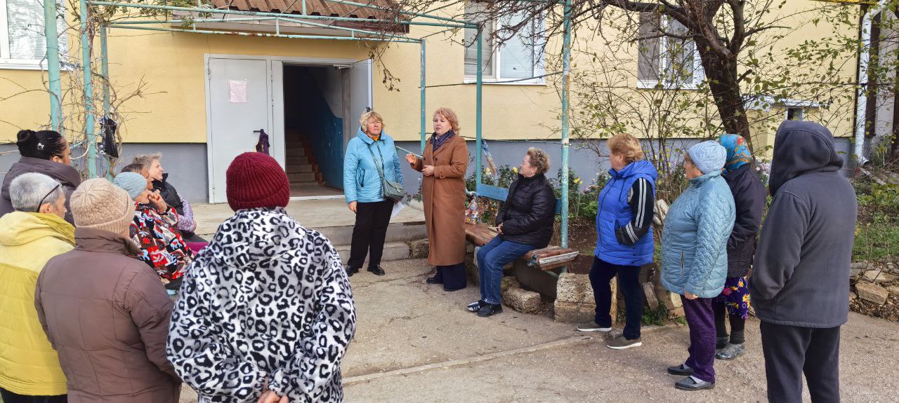 Руководство Сакского района продолжает рабочие выезды по населенным пунктам Сакского района Руководство Сакского района продолжает рабочие выезды по населенным пунктам Сакского района