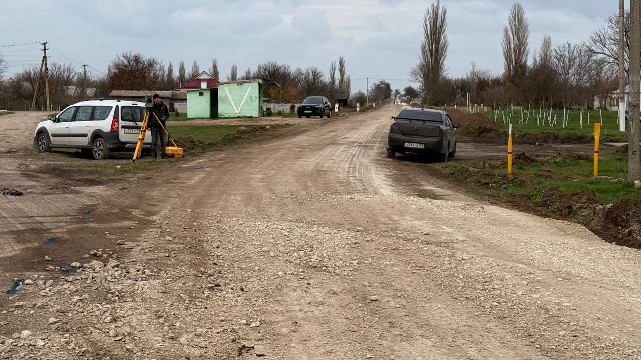 Антон Кравец: В рамках мероприятий по улучшению качества автомобильных дорог на территории Республики Крым в нашем районе ведутся работы по ремонту межмуниципальной автомобильной дороги Новогригорьевка-Коренное, которая... Антон Кравец: В рамках мероприятий по улучшению качества автомобильных дорог на территории Республики Крым в нашем районе ведутся работы по ремонту межмуниципальной автомобильной дороги Новогригорьевка-Коренное, которая...