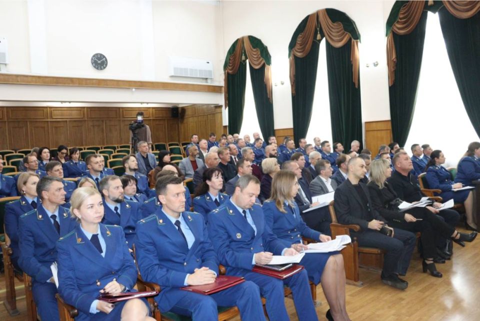 В прокуратуре Крыма обсудили проблемные вопросы, возникающие при управлении многоквартирными домами В прокуратуре Крыма обсудили проблемные вопросы, возникающие при управлении многоквартирными домами