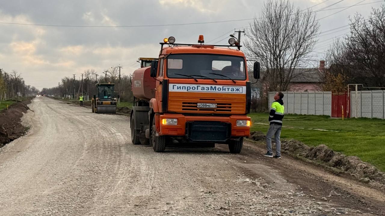 Антон Кравец: В рамках мероприятий по улучшению качества автомобильных дорог на территории Республики Крым в нашем районе ведутся работы по ремонту межмуниципальной автомобильной дороги Новогригорьевка-Коренное, которая... Антон Кравец: В рамках мероприятий по улучшению качества автомобильных дорог на территории Республики Крым в нашем районе ведутся работы по ремонту межмуниципальной автомобильной дороги Новогригорьевка-Коренное, которая...