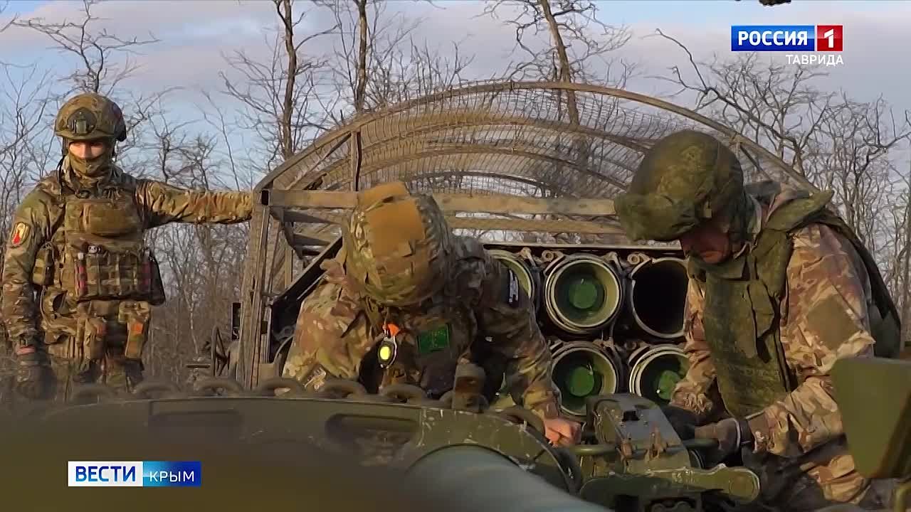 Сегодня на боевых позициях профессиональный праздник отмечают российские ракетчики и артиллеристы