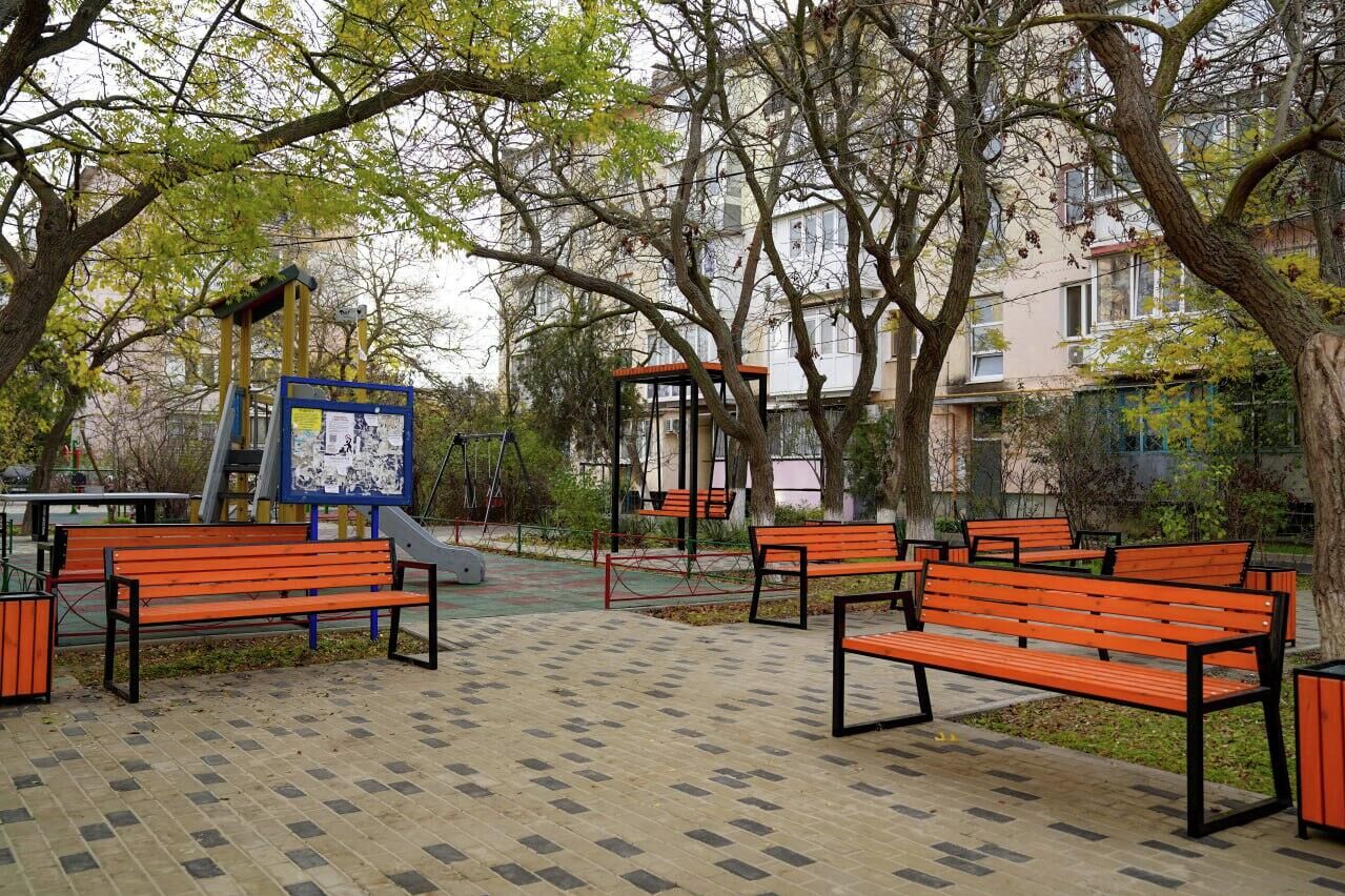 Сквер на месте взорвавшегося дома в Евпатории открыли после обновления Сквер на месте взорвавшегося дома в Евпатории открыли после обновления