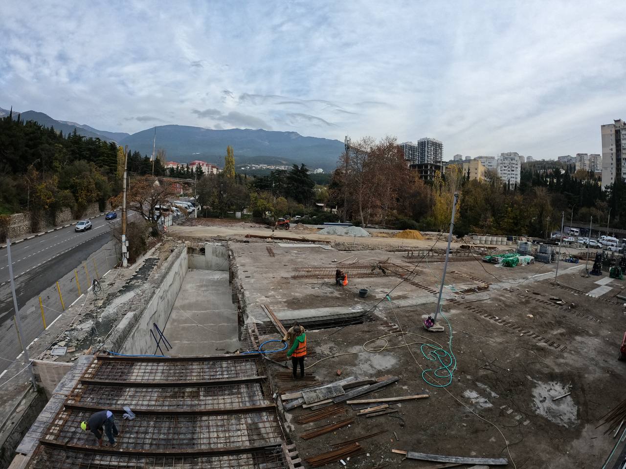 Юрий Нимченко: Во исполнение поручения Председателя Совета Федерации Валентины Ивановны Матвиенко продолжаю держать на личном контроле ключевые для города строительные объекты — рынок и автовокзал в Ялте Юрий Нимченко: Во исполнение поручения Председателя Совета Федерации Валентины Ивановны Матвиенко продолжаю держать на личном контроле ключевые для города строительные объекты — рынок и автовокзал в Ялте