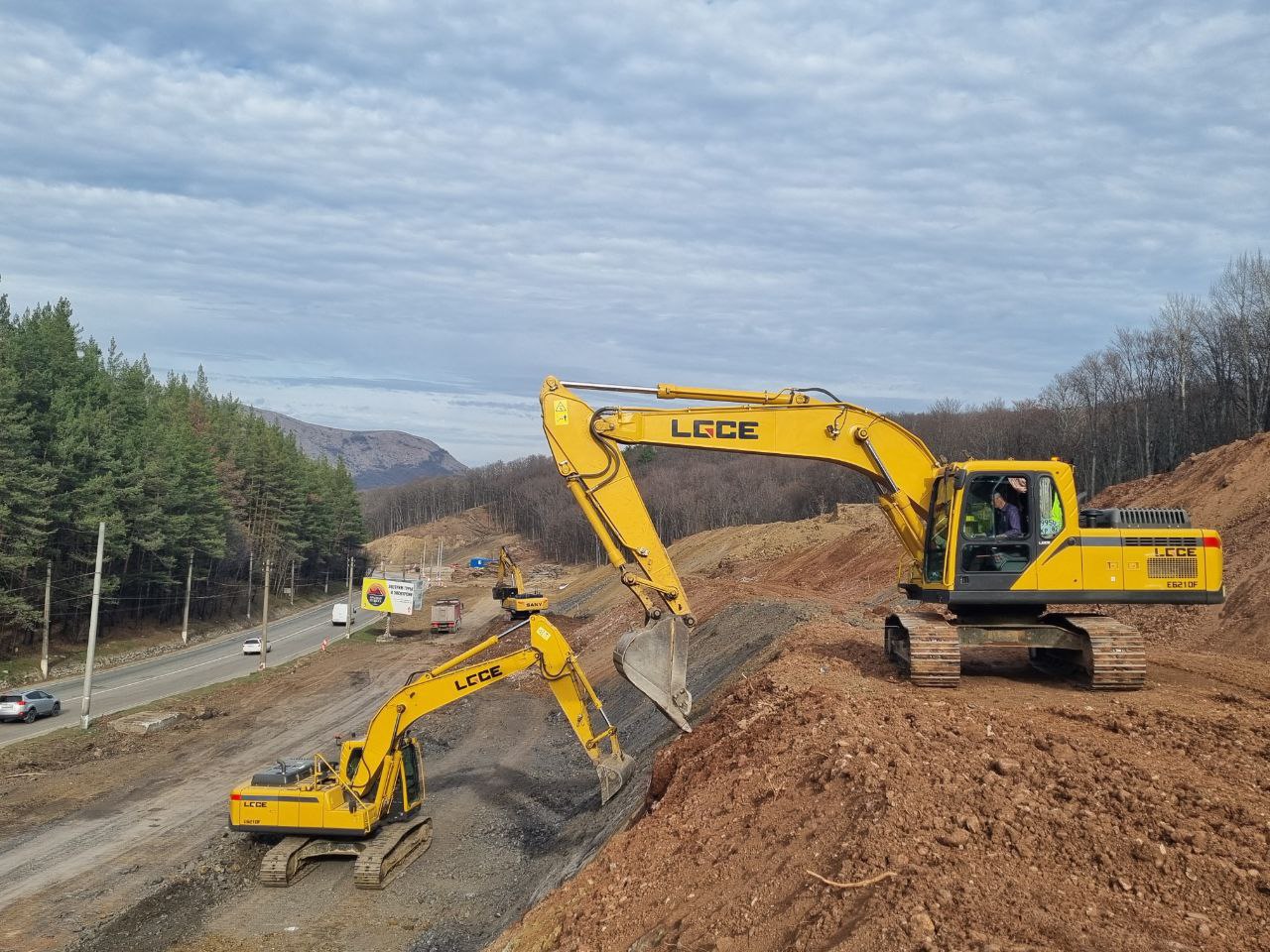 Дорожники приступили к реконструкции дороги Перевальное – Алушта Дорожники приступили к реконструкции дороги Перевальное – Алушта