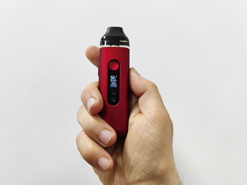 Врач объяснила, почему людям сложно бросить курить (18+)