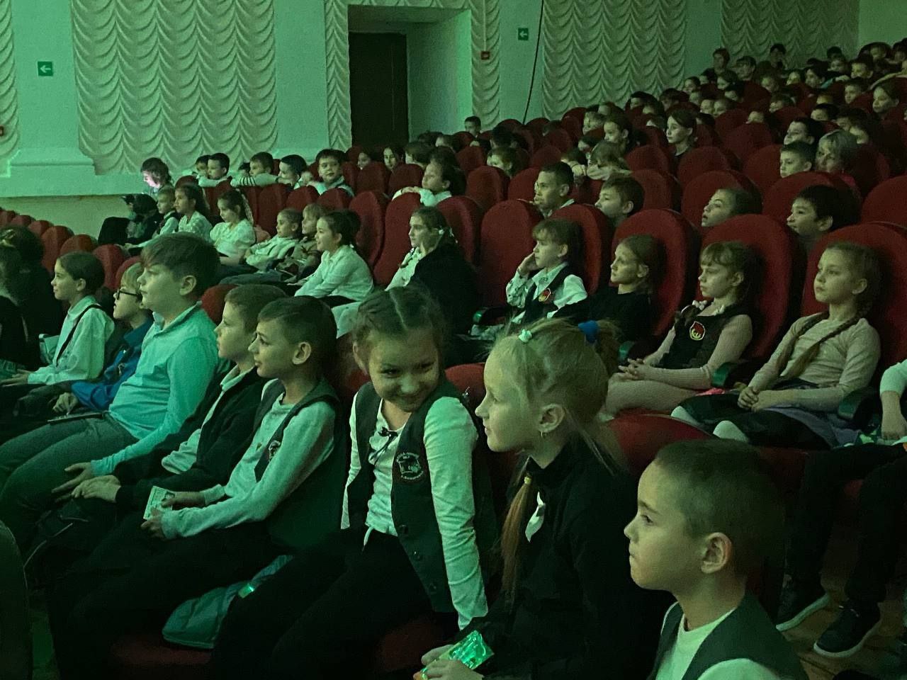 Культурный десант Крымского государственного театра юного зрителя! Артисты привезли школьникам Белогорска и Белогорского района волшебный спектакль «Золотая антилопа»