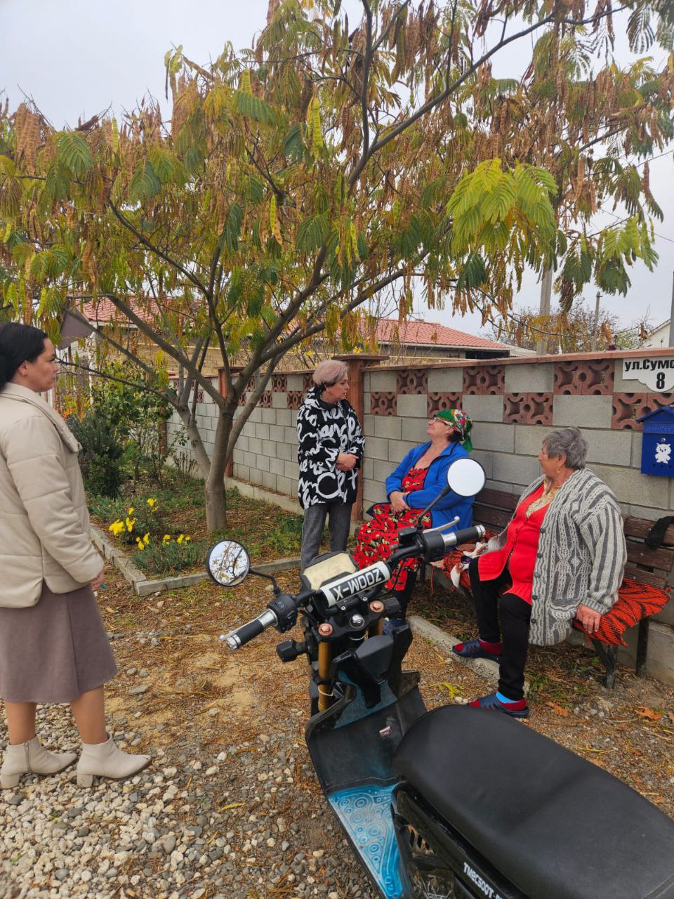 Глава муниципального образования Бахчисарайского района Ольга Урайкина осуществила выезд в сельские поселения нашего района. В ходе посещения, особое внимание было уделено на санитарное состояние придомовых территорий в рамках соблюдения Правил благоустро Глава муниципального образования Бахчисарайского района Ольга Урайкина осуществила выезд в сельские поселения нашего района. В ходе посещения, особое внимание было уделено на санитарное состояние придомовых территорий в рамках соблюдения Правил благоустро