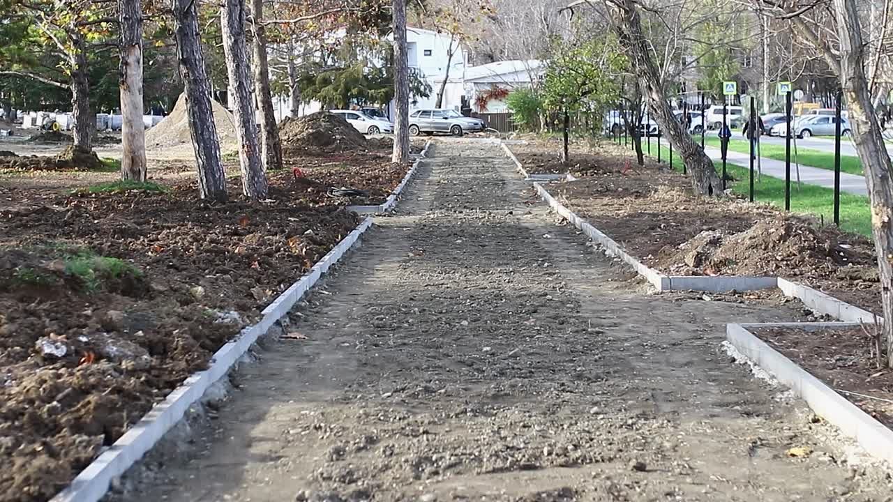 В Симферополе стартовали работы по благоустройству сквера «Студенческий»