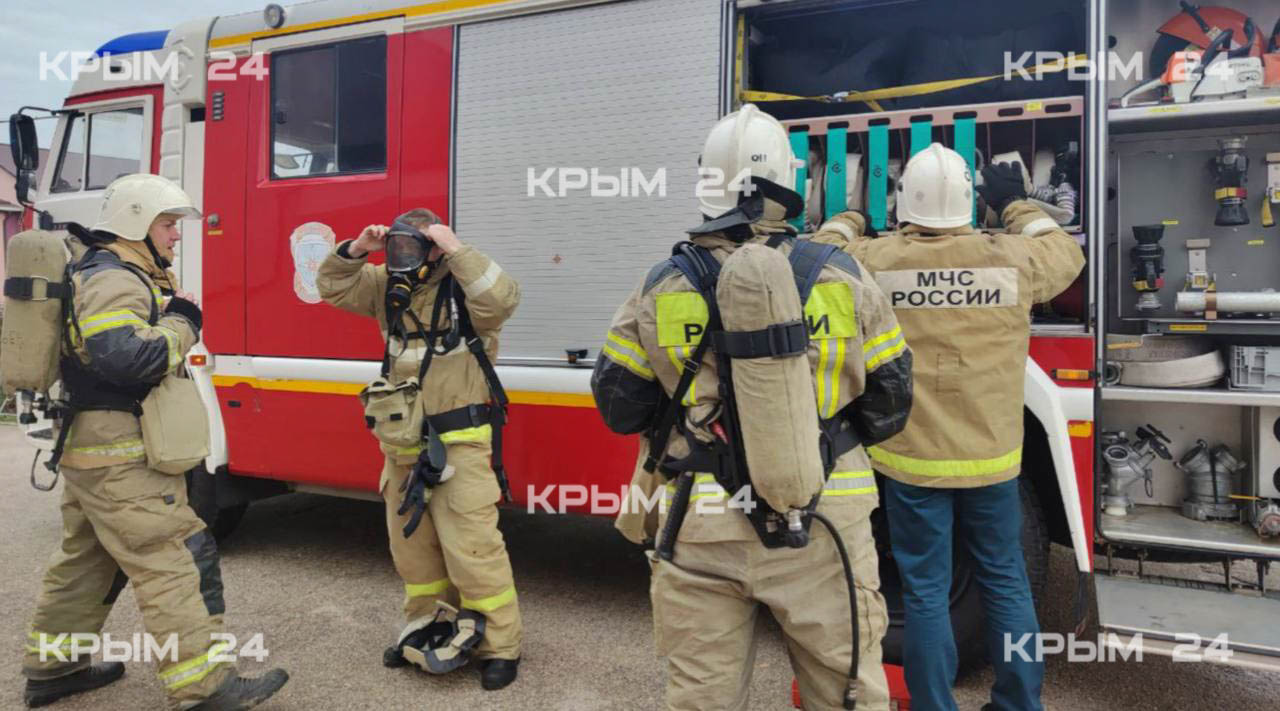 Скопление пожарных возле детского дома в Раздольненском районе оказалось учениями Скопление пожарных возле детского дома в Раздольненском районе оказалось учениями