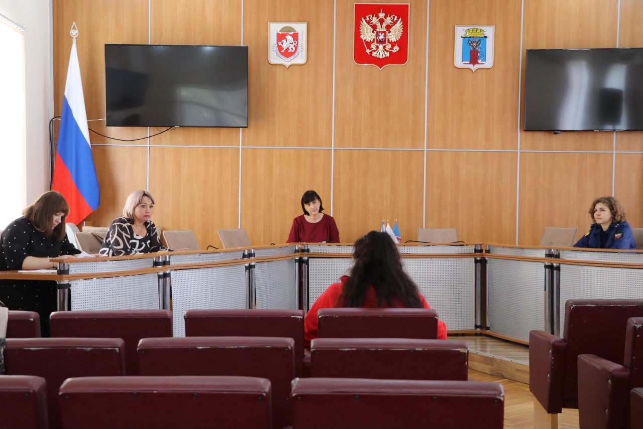 Состоялось заседание Межведомственной комиссии по противодействию нелегальной занятости, в работе которой приняли участие представители Администрации Феодосии, Межрайонной ИФНС России № 4 по Республике Крым и прокуратуры...