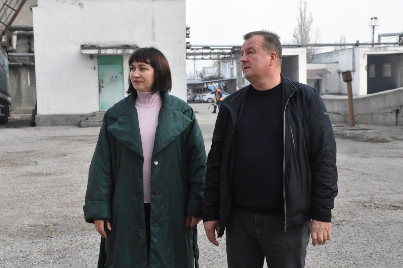 Лариса Кулинич: Сегодня с коллегами посетили АО «Симферопольский комбинат хлебопродуктов»