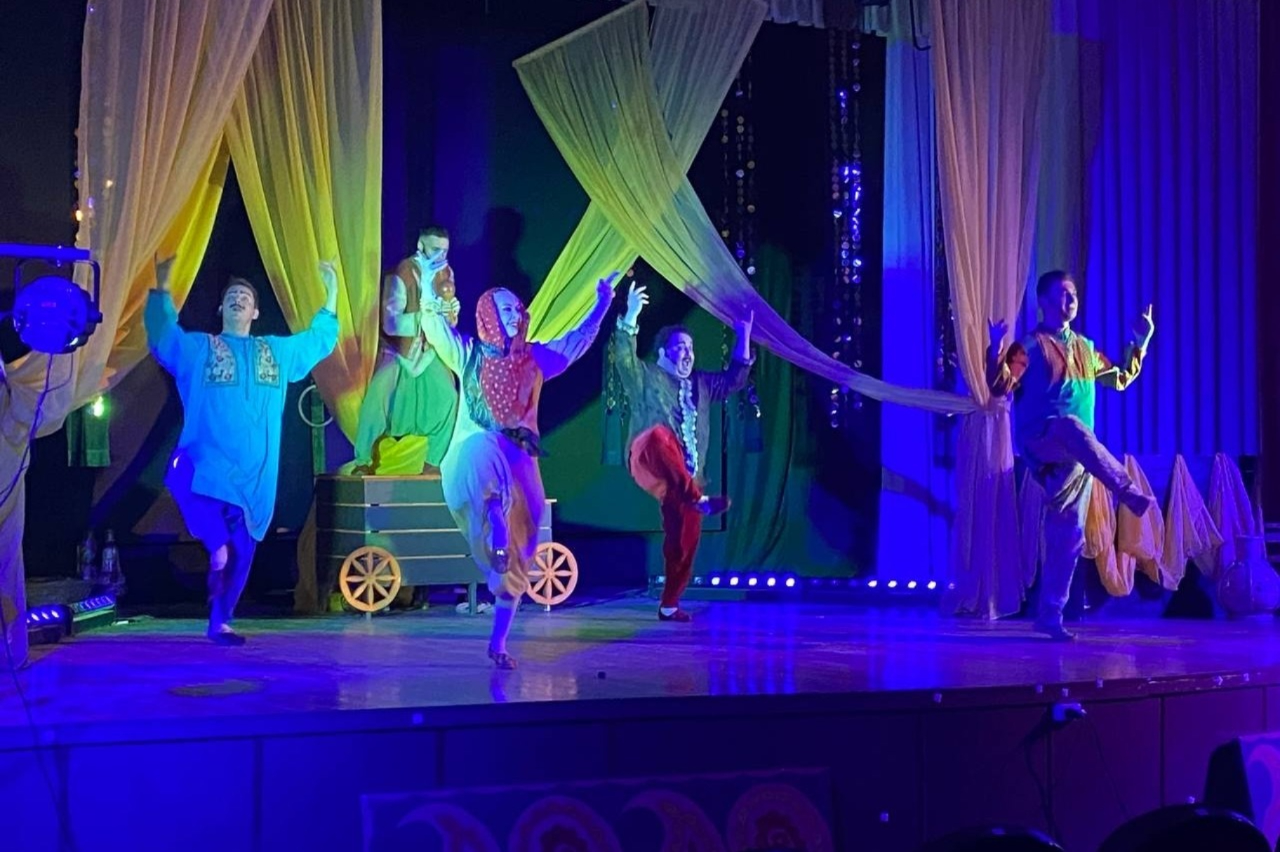 Крымский ТЮЗ проводит выездные спектакли для детей в городах и районах Крыма