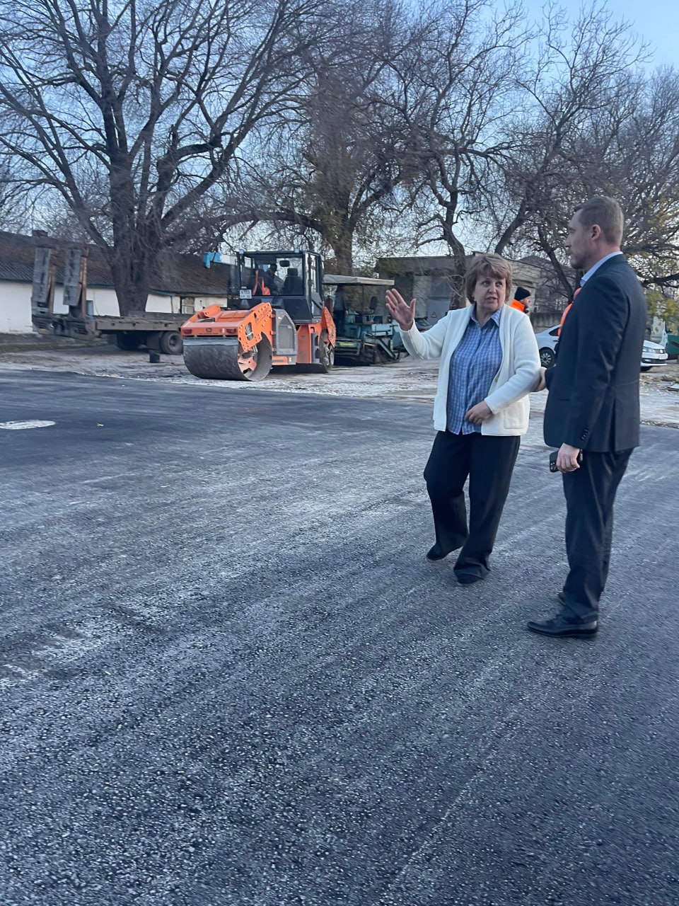 Дмитрий Чумаков: Во внутреннем дворе Гимназии № 1 имени К. И. Щёлкина города Белогорск завершаются работы по восстановлению асфальтового покрытия Дмитрий Чумаков: Во внутреннем дворе Гимназии № 1 имени К. И. Щёлкина города Белогорск завершаются работы по восстановлению асфальтового покрытия