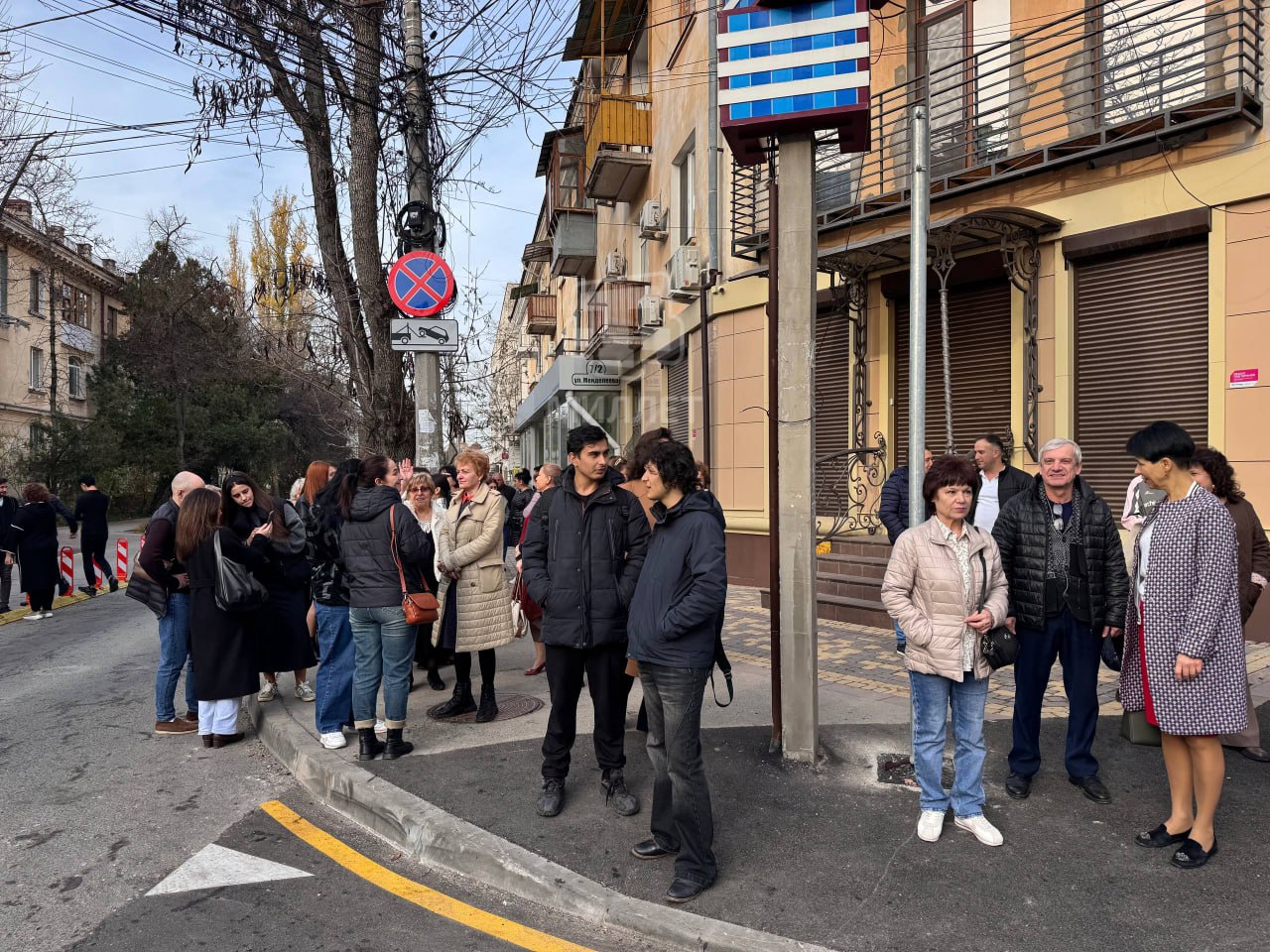 В Крымскотатарском государственном академическом музыкально-драматическом театре прошли пожарно-тактические учения В Крымскотатарском государственном академическом музыкально-драматическом театре прошли пожарно-тактические учения