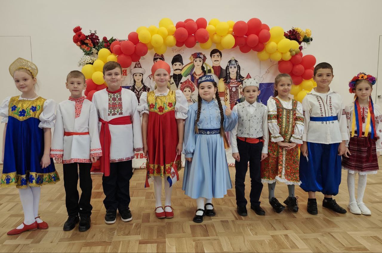 21 ноября в МБОУ «СОШ 22 им. воина-афганца Сергея Бережного» был проведён традиционный, ежегодный Фестиваль «Крым - многонациональный» 21 ноября в МБОУ «СОШ 22 им. воина-афганца Сергея Бережного» был проведён традиционный, ежегодный Фестиваль «Крым - многонациональный»