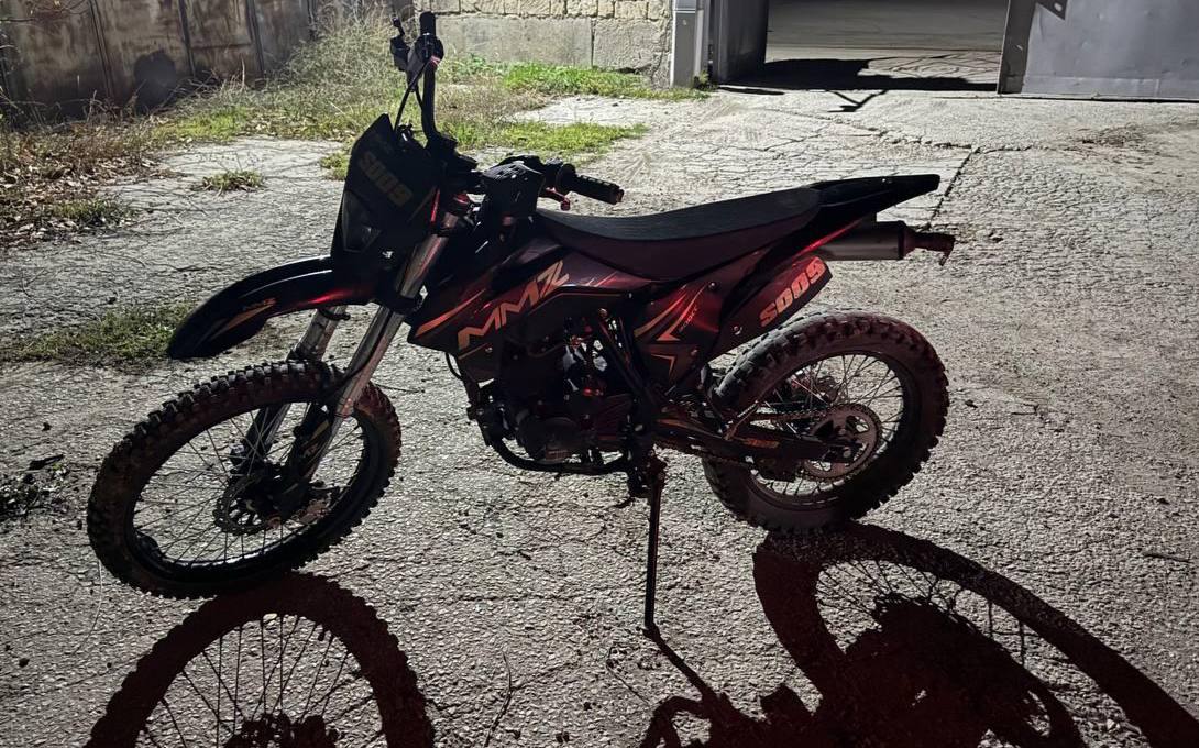 Подростка с черепно-мозговой травмой госпитализировали после падения с мотоцикла в Судаке