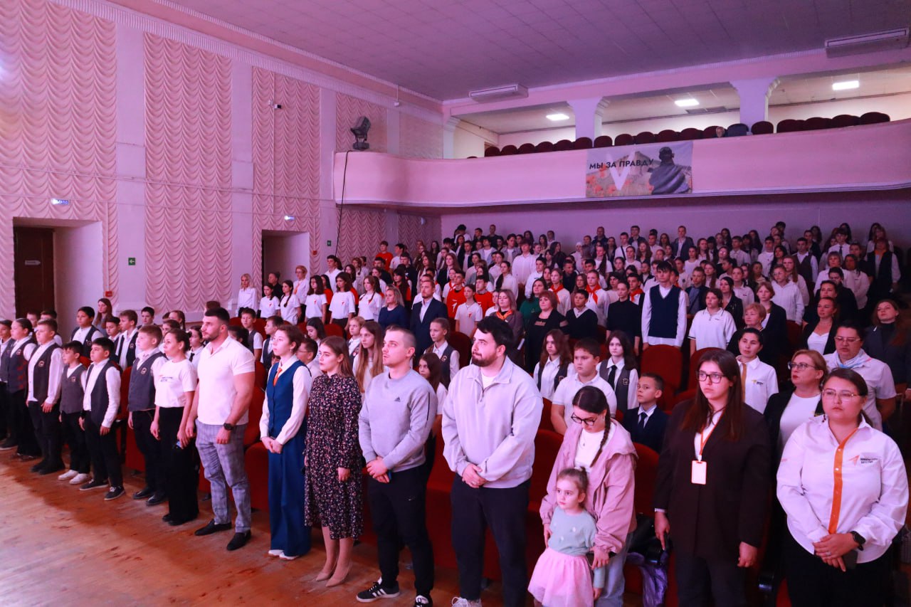 Дмитрий Чумаков: Движение Первых в Белогорском районе давно стало чем-то большим, чем просто объединением школьников Дмитрий Чумаков: Движение Первых в Белогорском районе давно стало чем-то большим, чем просто объединением школьников