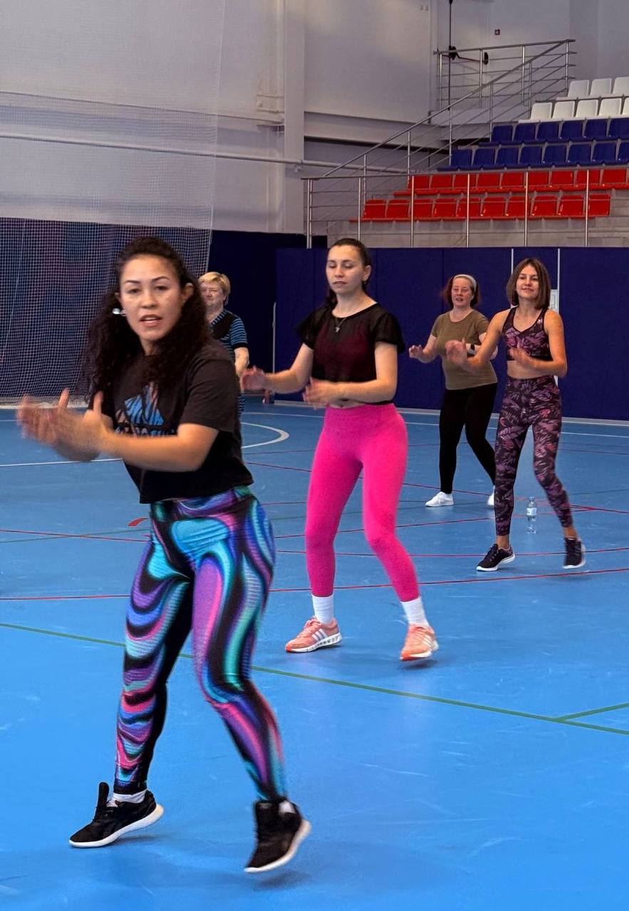 Ольга Торубарова: 8:00 Традиционная утренняя танцевальная аэробика в Перово Ольга Торубарова: 8:00 Традиционная утренняя танцевальная аэробика в Перово