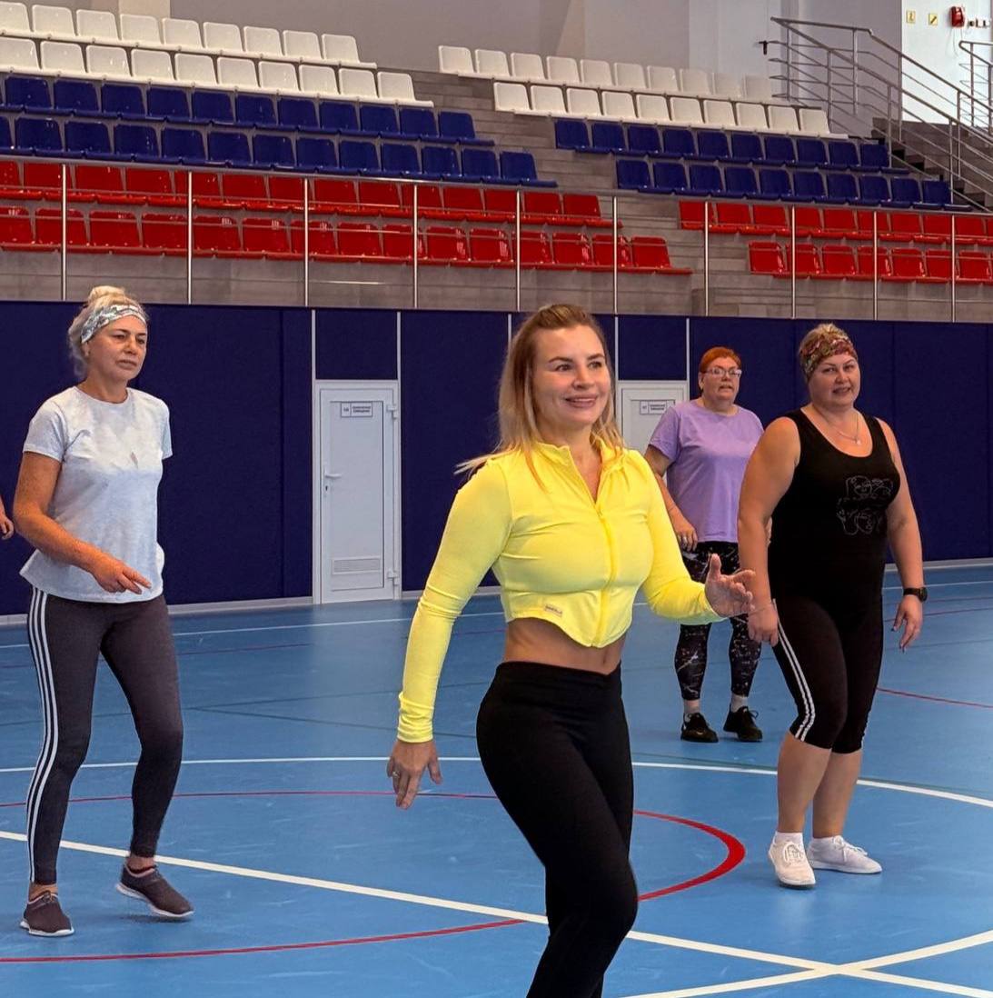 Ольга Торубарова: 8:00 Традиционная утренняя танцевальная аэробика в Перово Ольга Торубарова: 8:00 Традиционная утренняя танцевальная аэробика в Перово