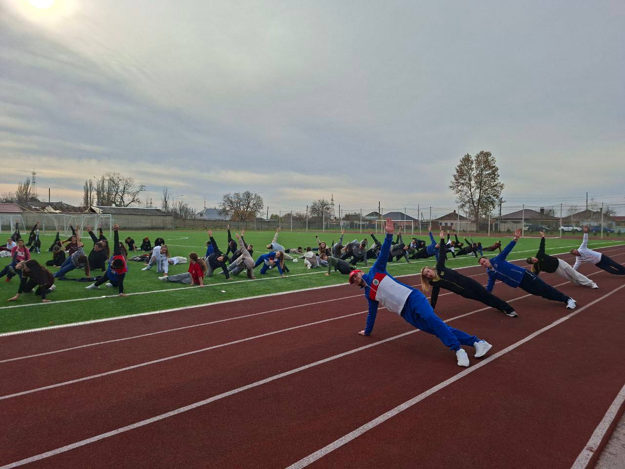 Антон Кравец: Сегодня в Нижнегорском районе прошло доброе и спортивное утро! А провела его Министр спорта Республики Крым Ольга Александровна Торубарова совместно с ветераном боевых действий, участником кадрового проекта... Антон Кравец: Сегодня в Нижнегорском районе прошло доброе и спортивное утро! А провела его Министр спорта Республики Крым Ольга Александровна Торубарова совместно с ветераном боевых действий, участником кадрового проекта...
