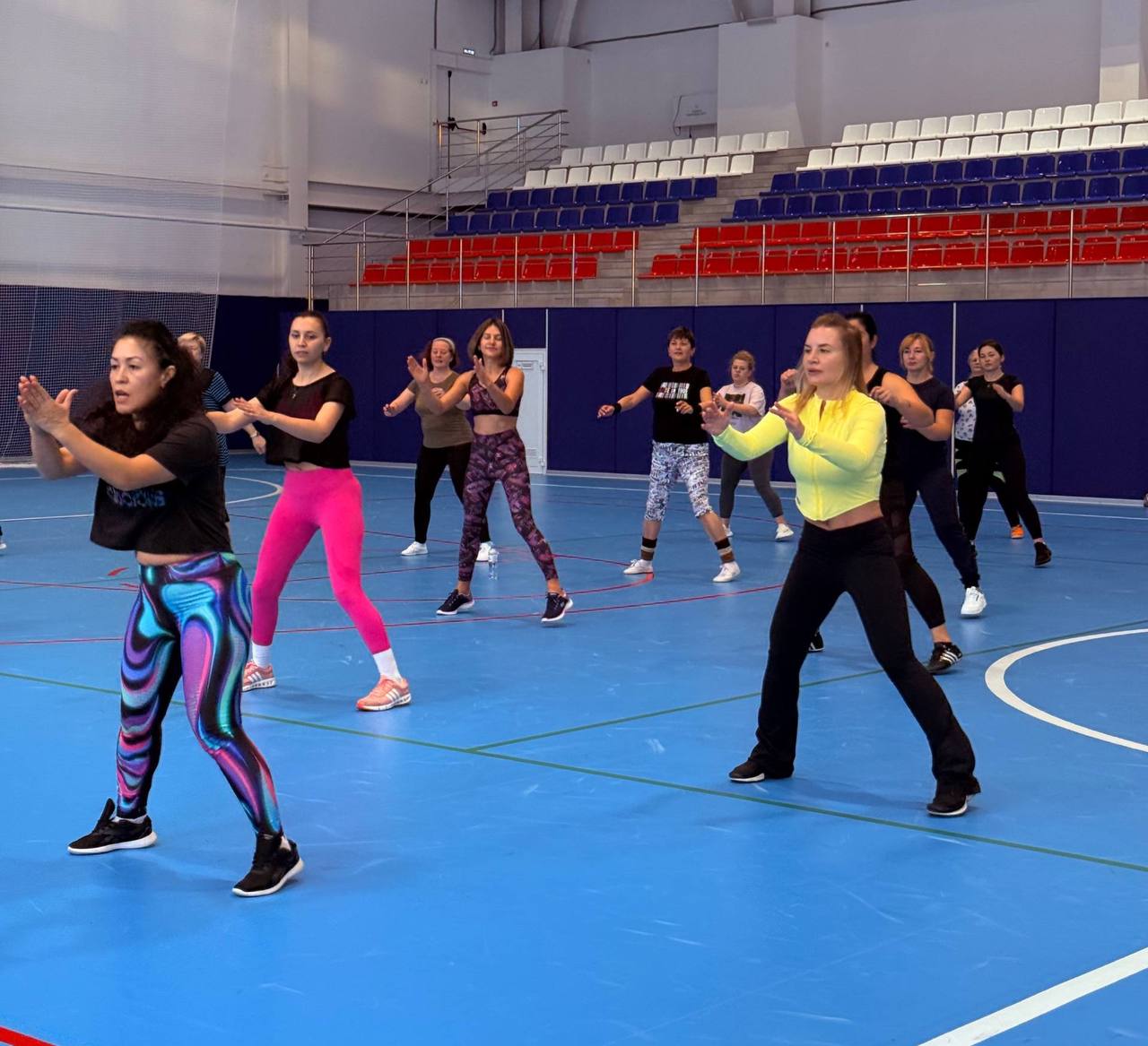 Ольга Торубарова: 8:00 Традиционная утренняя танцевальная аэробика в Перово Ольга Торубарова: 8:00 Традиционная утренняя танцевальная аэробика в Перово