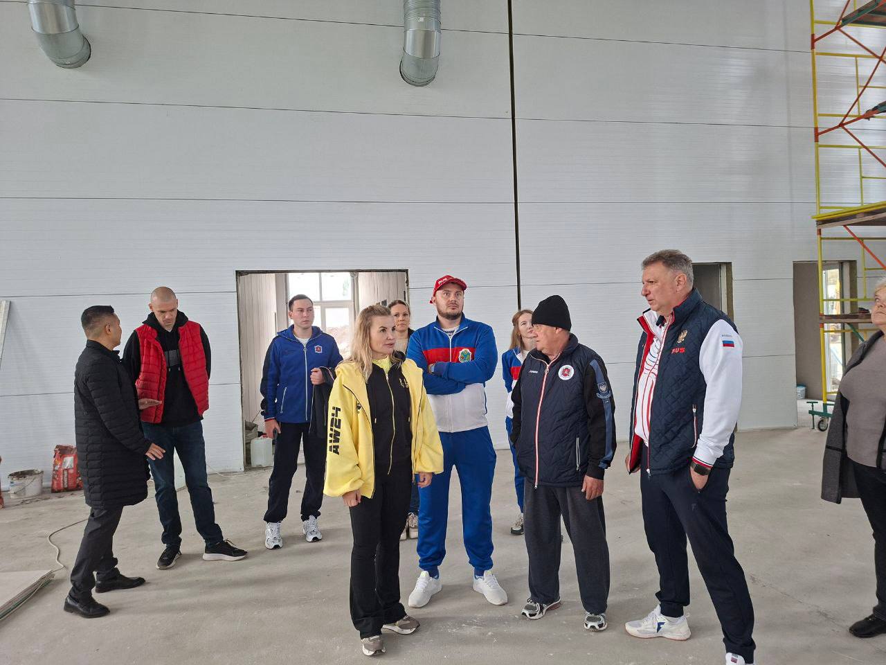 Антон Кравец: Министр спорта Республики Крым Ольга Александровна Торубарова с рабочим визитом посетила ФОК (физкультурно-оздоровительный комплекс), который строится в нашем поселке Антон Кравец: Министр спорта Республики Крым Ольга Александровна Торубарова с рабочим визитом посетила ФОК (физкультурно-оздоровительный комплекс), который строится в нашем поселке
