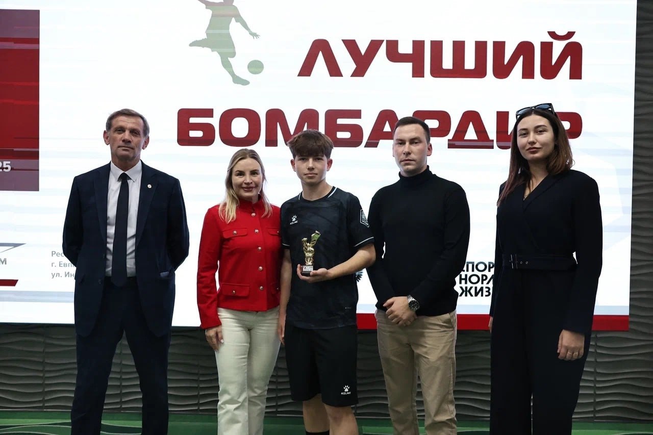 В Крыму прошла церемония награждения третьего этапа Объединённого чемпионата по футболу «Содружество» (U-15) В Крыму прошла церемония награждения третьего этапа Объединённого чемпионата по футболу «Содружество» (U-15)