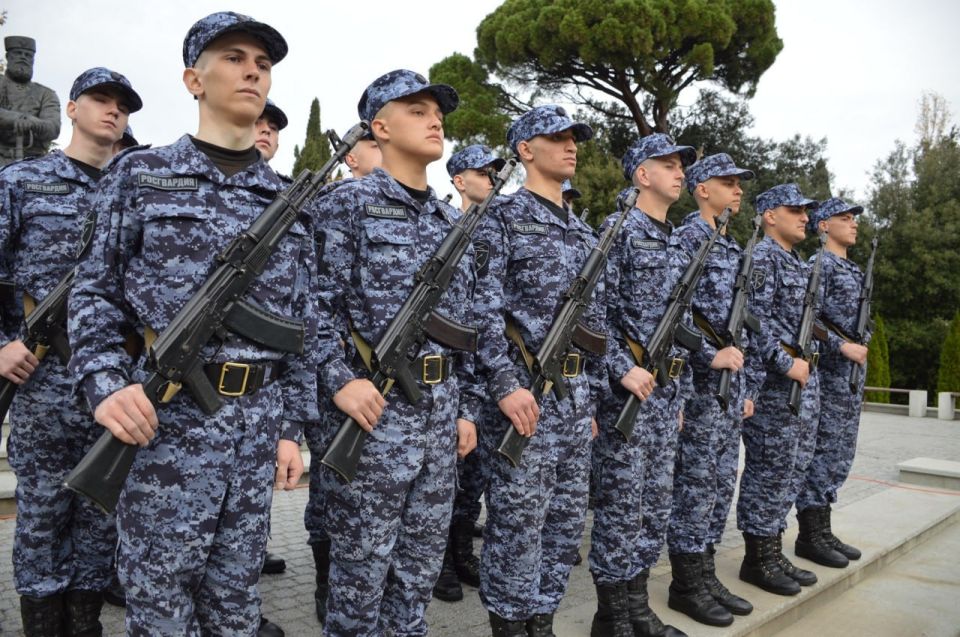 Ялта, церемония приведения к военной присяге призывников моторизованного батальона Южного округа Росгвардии