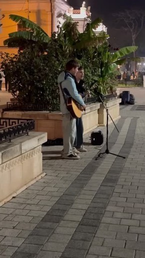 Олег Царёв: Это ребята-музыканты, которые летом сильно сглупили, когда один из них непонятно зачем залез на Обелиск Славы в Феодосии