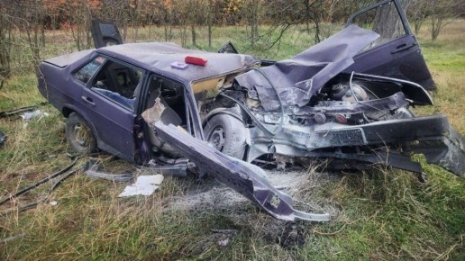 Водить ВАЗа погиб в страшной аварии в Советском районе Крыма