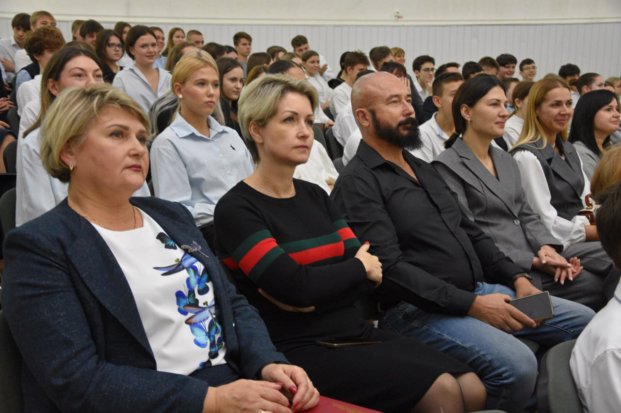 В Симферопольской академической гимназии дан старт традиционным Дням науки В Симферопольской академической гимназии дан старт традиционным Дням науки