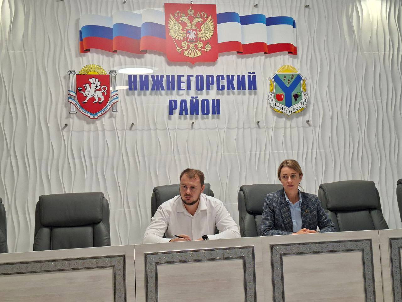 Антон Кравец: Совместно с заместителем председателя районного совета Ириной Швайко провел аппаратное совещание с руководителями предприятий и организаций района