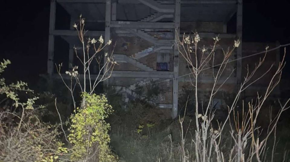 ЧП в Ялте: подросток сорвался с 4 этажа заброшенного здания