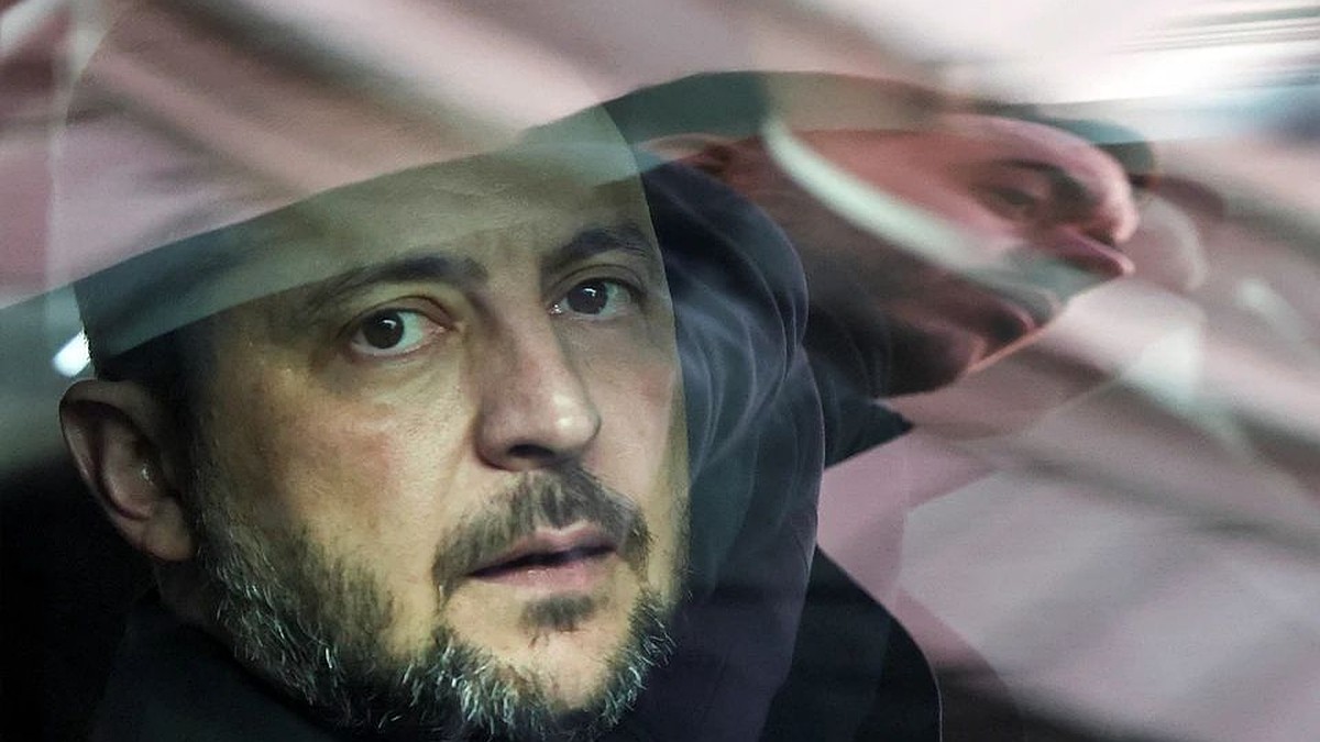 Зеленский пожаловался на критическое положение и давление на Украину