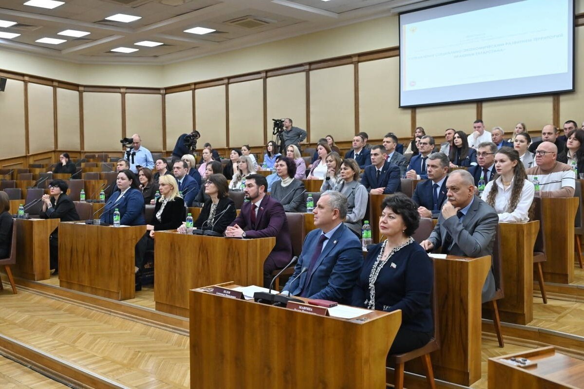 Владимир Константинов: В рамках деятельности нашей Комиссии Совета законодателей по интеграции новых субъектов РФ в правовую систему России более 50 управленцев из новых субъектов прошли обучение в Высшей школе... Владимир Константинов: В рамках деятельности нашей Комиссии Совета законодателей по интеграции новых субъектов РФ в правовую систему России более 50 управленцев из новых субъектов прошли обучение в Высшей школе...