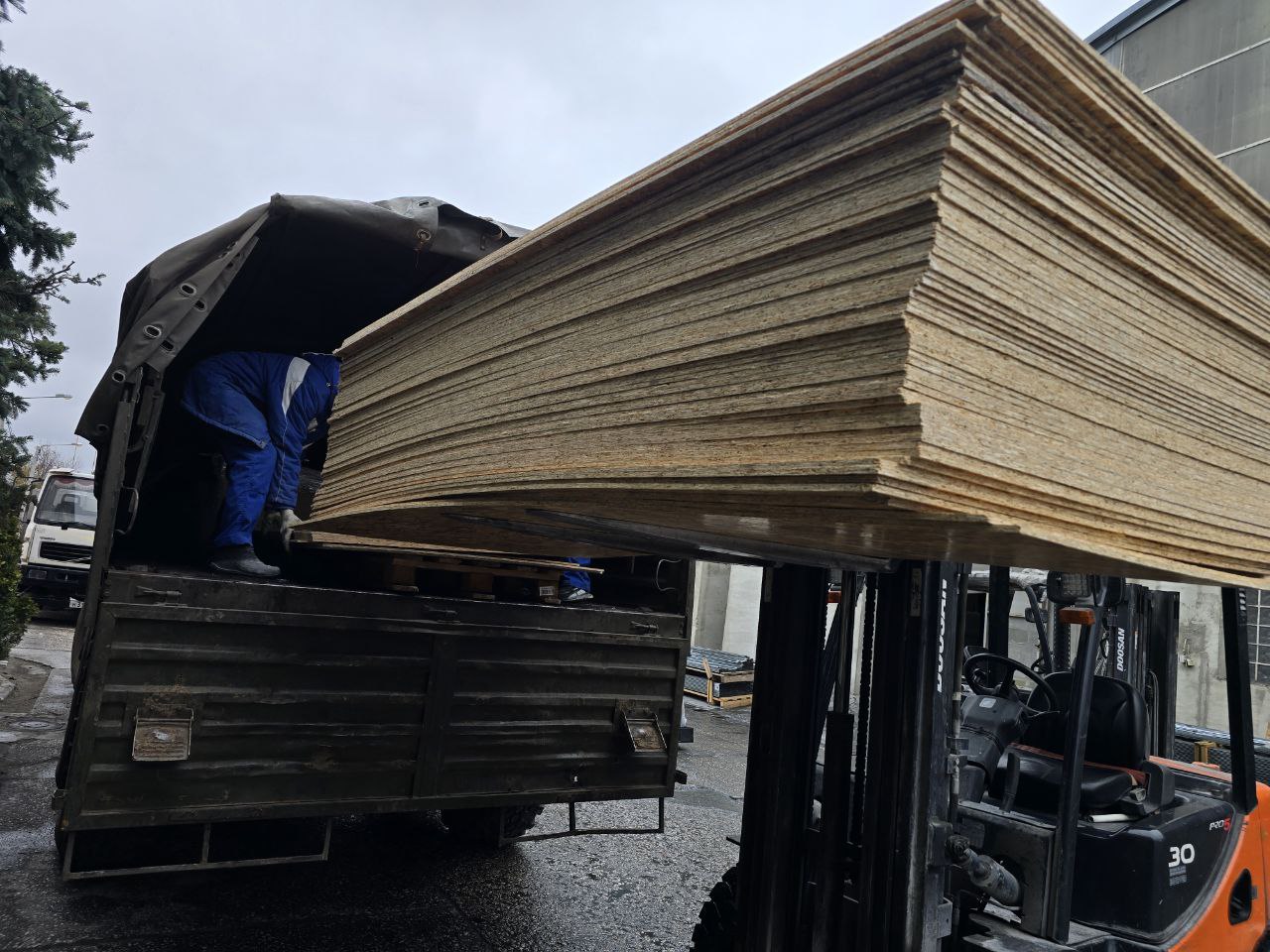 Очередной гуманитарный груз для полевого госпиталя передали крымчане Очередной гуманитарный груз для полевого госпиталя передали крымчане